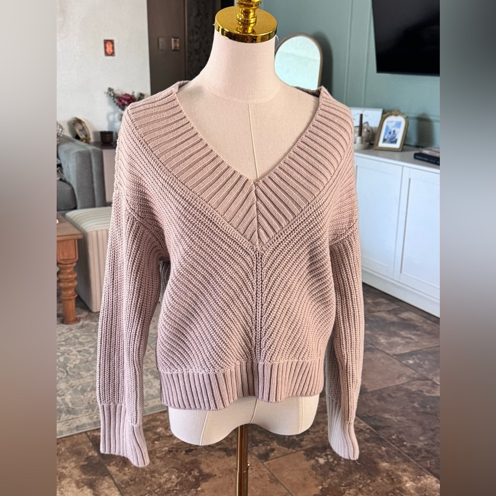 Abercrombie & Fitch Light Pink V-Neck Sweater